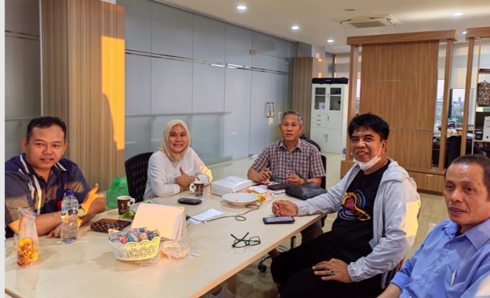 Alumni Unhas di Kaltara, A. Amri Ampa didampingi Nani Harlinda berkunjung ke sekretariat IKA Unhas, Lt 3 AAS Building konsultasi pembentukan IKA Unhas Kalimantan Utara