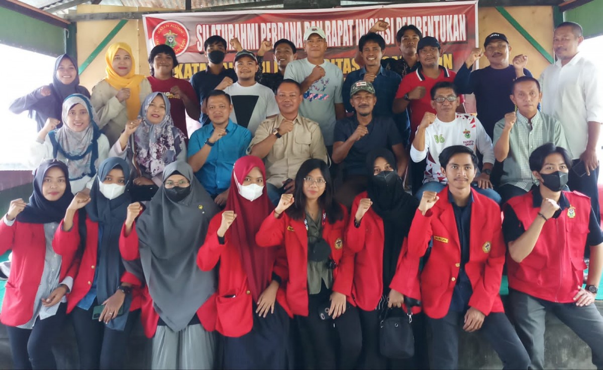 Mantan Bupati Luwu H.A Mudzakkar bersama inisiator dan alumni