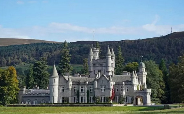 *Foto 2* Ratu Elizabeth II telah berada di kediamannya di Balmoral, Skotlandia, sejak Juli 2022