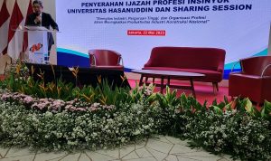 Ketua Umum PII Pusat Menyampaikan Kata Sambutan pada Penyerahan Ijazah Profesi Insinyur UNHAS wisudawan PT Nindya Karya