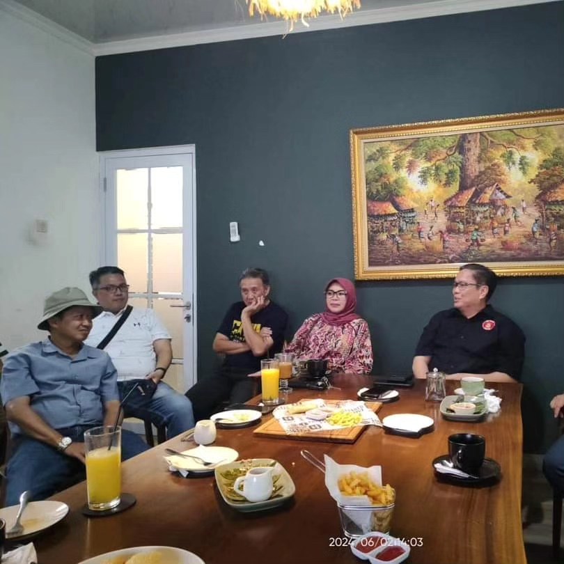 Rapat Perdana IKA Teknik Unhas Kepengurusan baru di Cafe deSophia, Minggu (2/6)