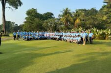 Foto bersama peserta Turnamen Golf IKA Teknik Unhas