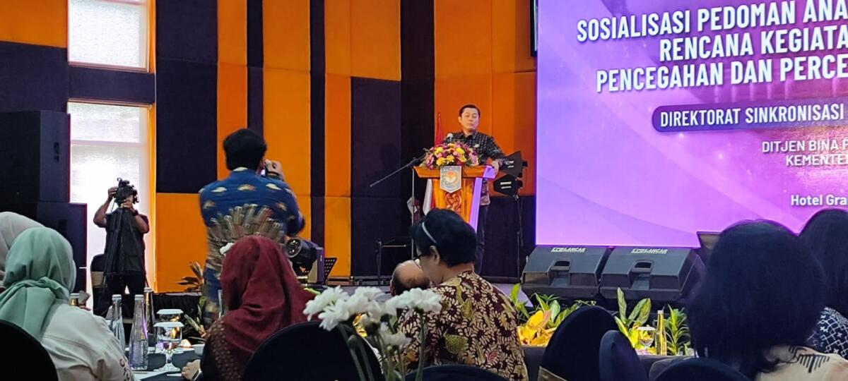 Sambutan dan arahan Direktur SUPD III Ditjen bina bangda Kemendagri, Chaerul Dwi Sapta dalam kegiatan sosialisasi pedoman analisis situasi dan penyusunan rencana kegiatan penanganan stunting, Jumat (5/12)