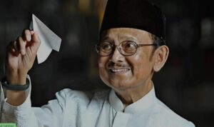 Prof.DR.BJ Habibie (sumber foto : https://alumni.itb.ac.id/bacharuddin-jusuf-habibie/)