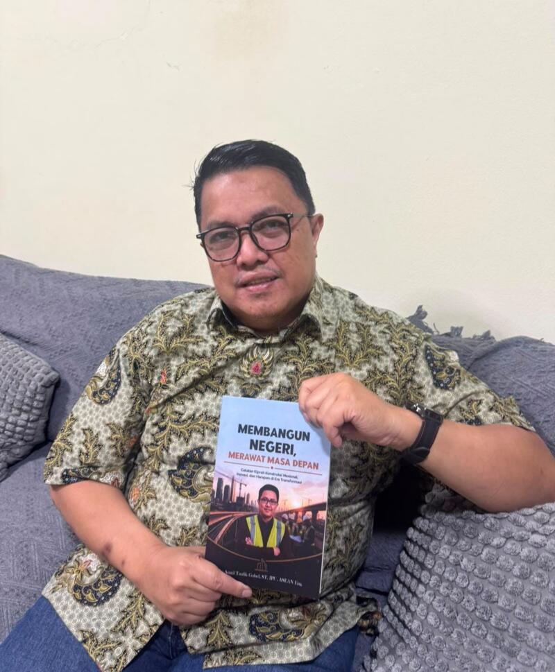 Amril TG dan Bukunya