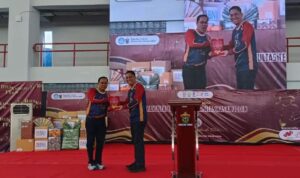 Penghargaan kepada Dirut Nindya Karya oleh Dekan FT Unhas